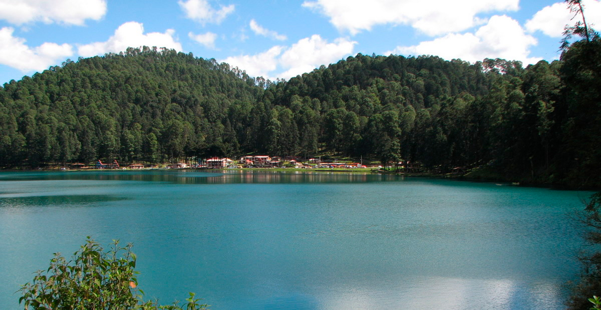 Descubre la serenidad en el lago de Zirahuén, Michoacán