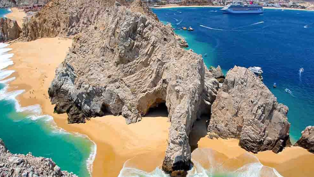 Entre el amor y el mar bravo: las playas más emblemáticas de Cabo San Lucas