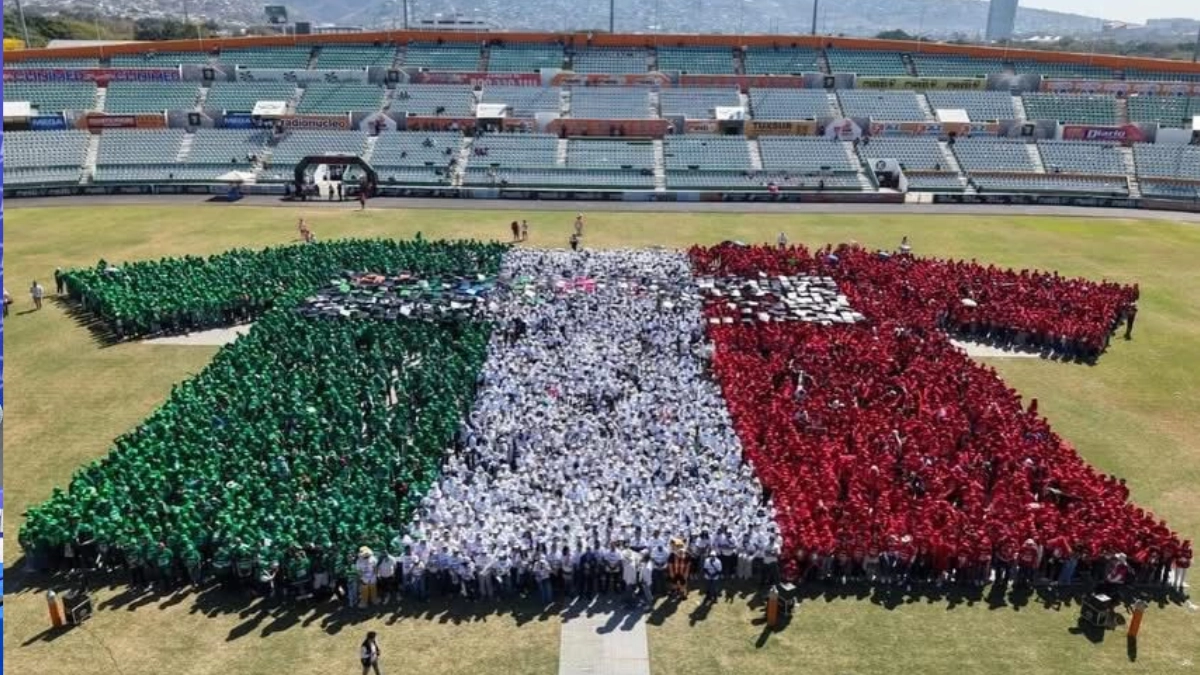 México logra Récord Guinness con la camiseta humana más grande del mundo rumbo al Mundial 2026