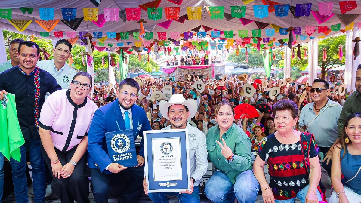 Xilitla rompe récord mundial y obtiene Guinness World Records con histórico baile masivo de huapango