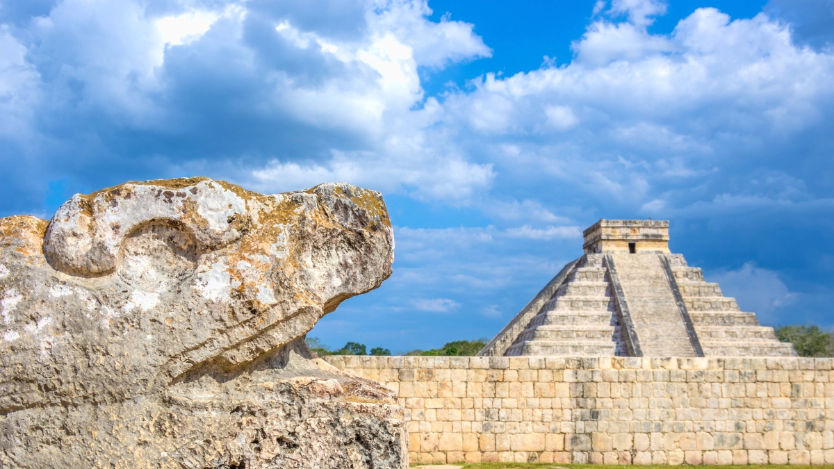 Cinco zonas arqueológicas de Yucatán para descubrir este verano entre historia, naturaleza y cultura maya