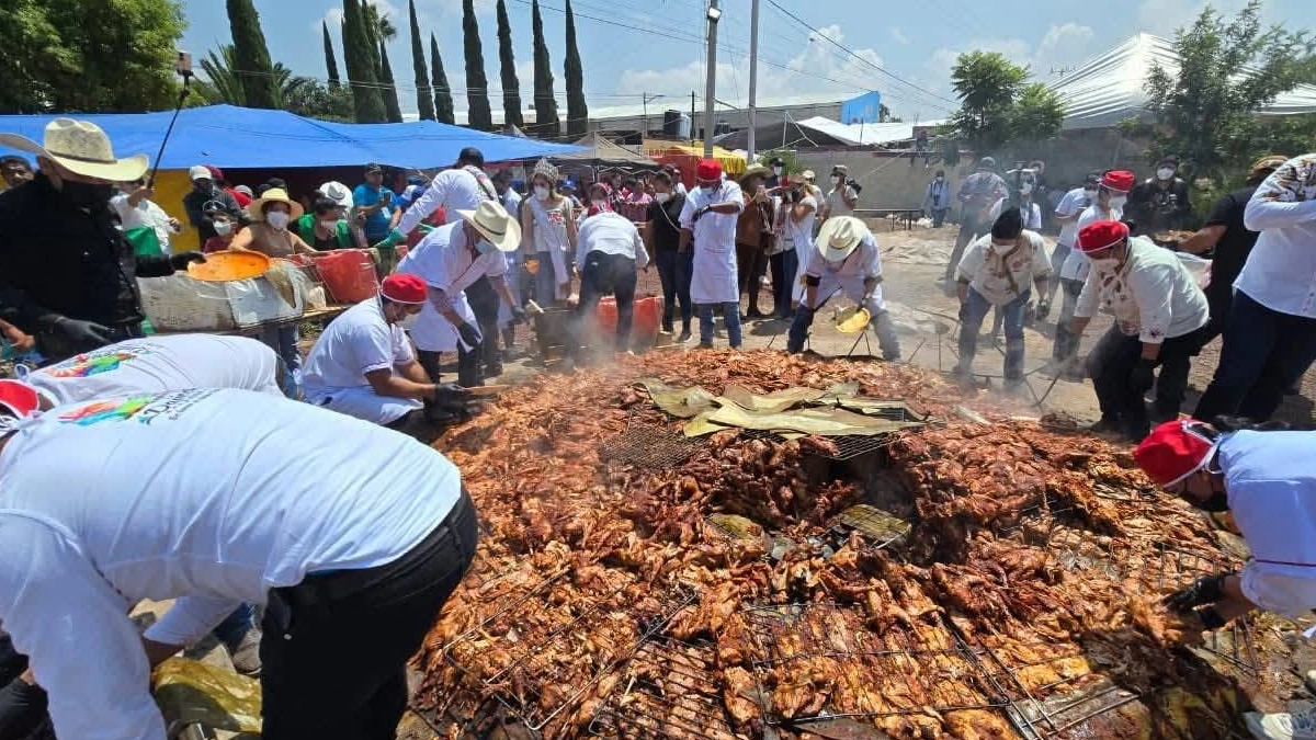 Dajiedhi, Hidalto, enciende el horno de barbacoa más grande del mundo y celebra 50 años de tradición