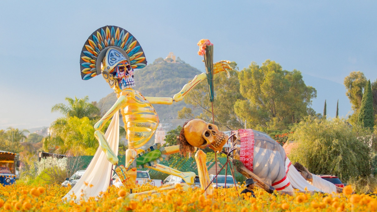 Atlixco se transforma en un escenario de catrinas y flores para celebrar el Día de Muertos